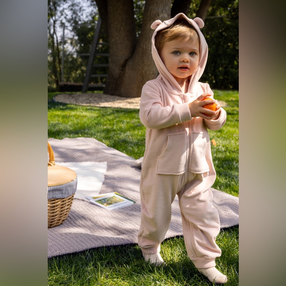 🆕 6-12M Barefoot Dreams Pink Dusty Rose LuxeChic Soft Baby Bear Onesie with Hood
